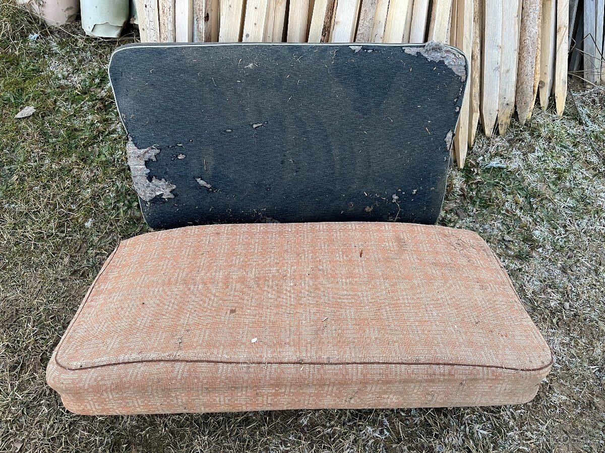 Zadní sedačky trabant