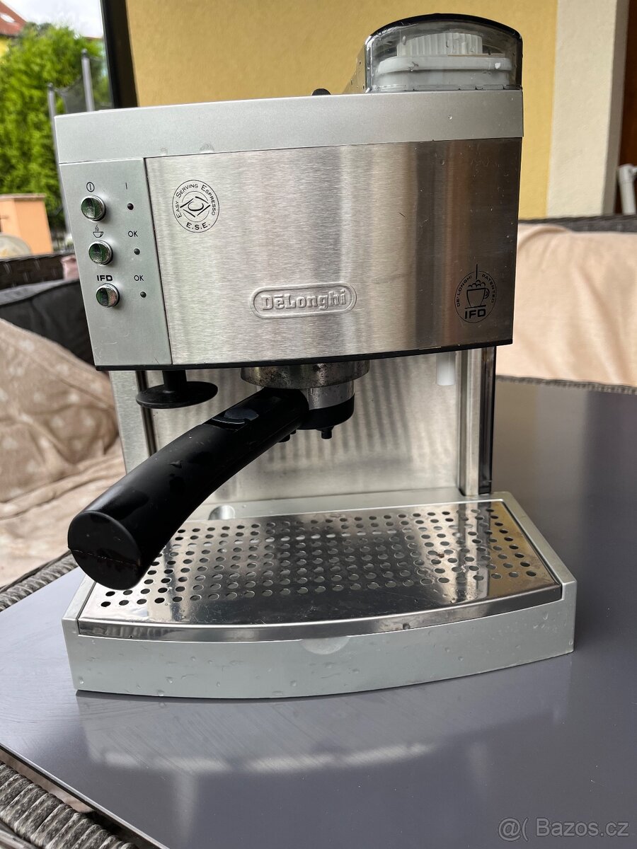 Kávovar DeLonghi EC750