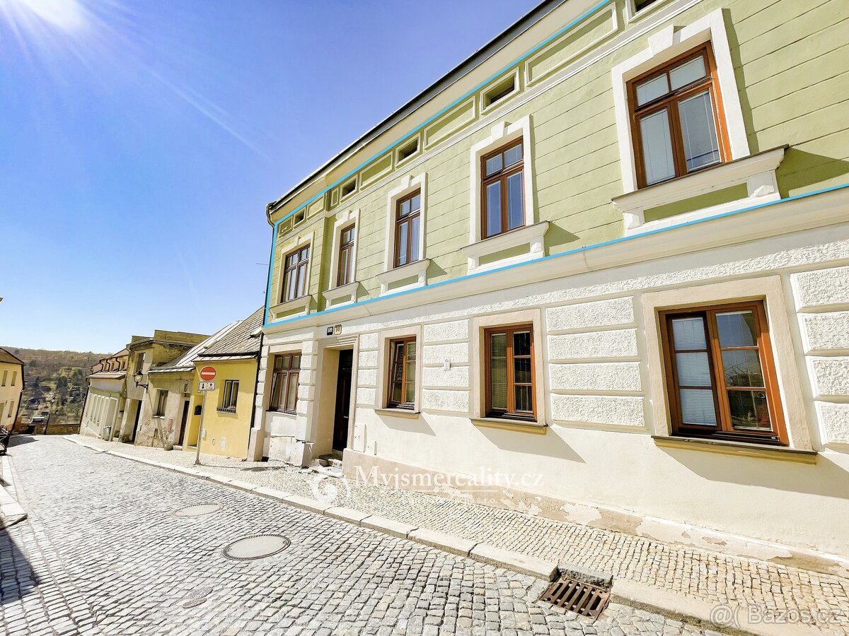 Prodej bytu 4+kk, 95 m², se zahradou 101m² a terasou, histor
