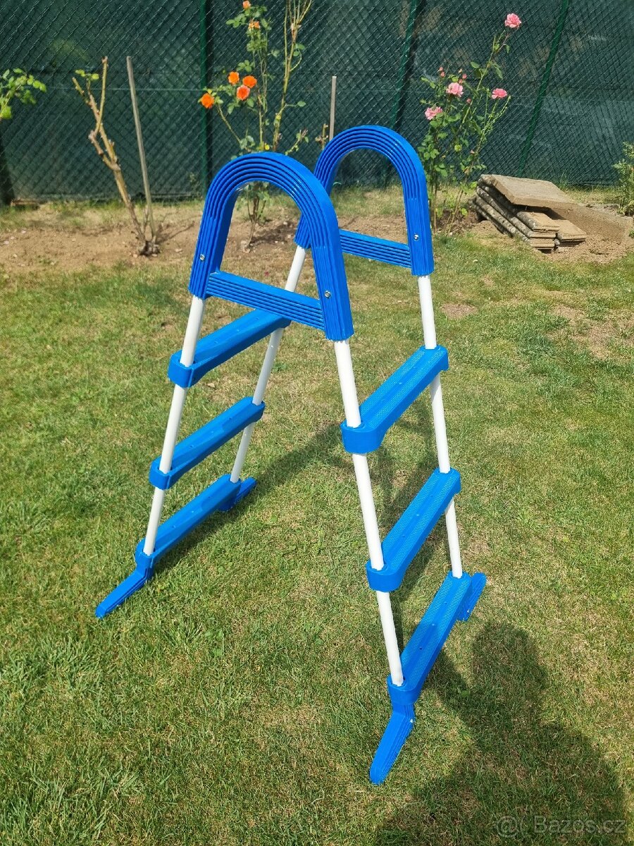 Schůdky do bazénu