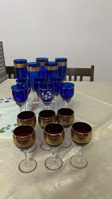 barevné skleničky - kobaltové sklo