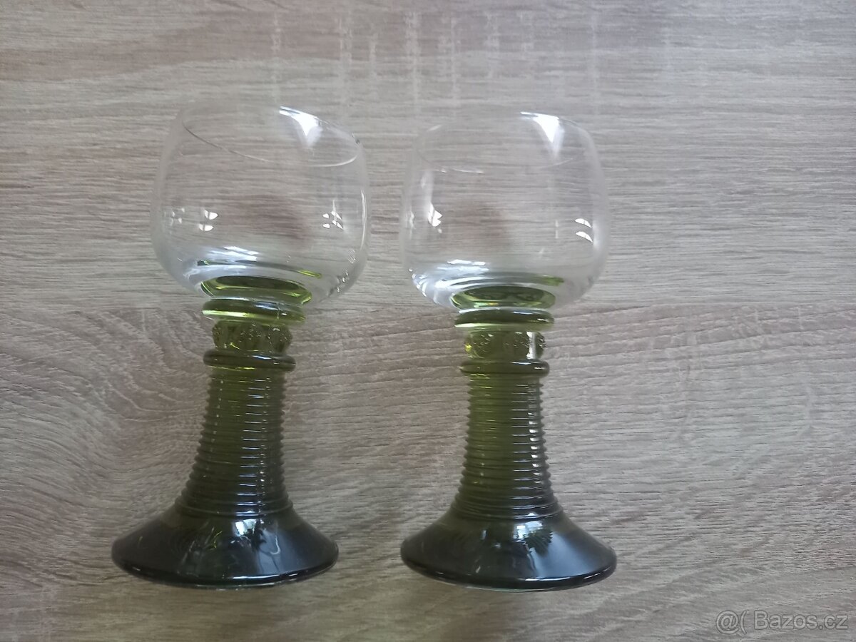 Starožitné skleničky na víno