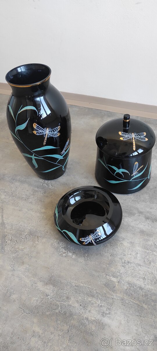 Váza, popelník a nádoba