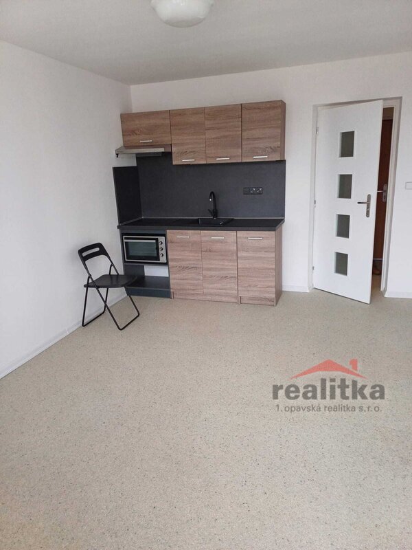 Pronájem bytu 1+kk, 22m2 s lodžií, Opava, ul. Antonína Sovy