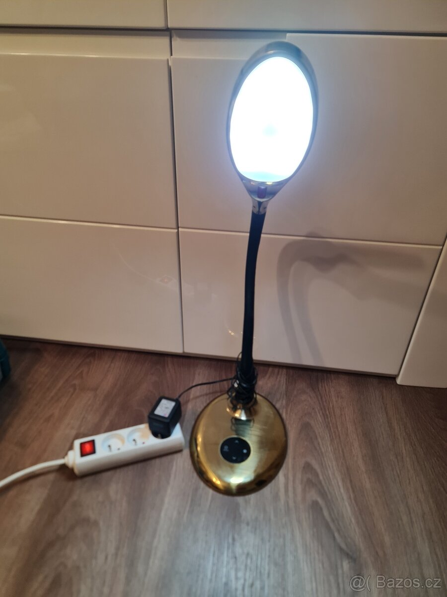 Led stolní lampa