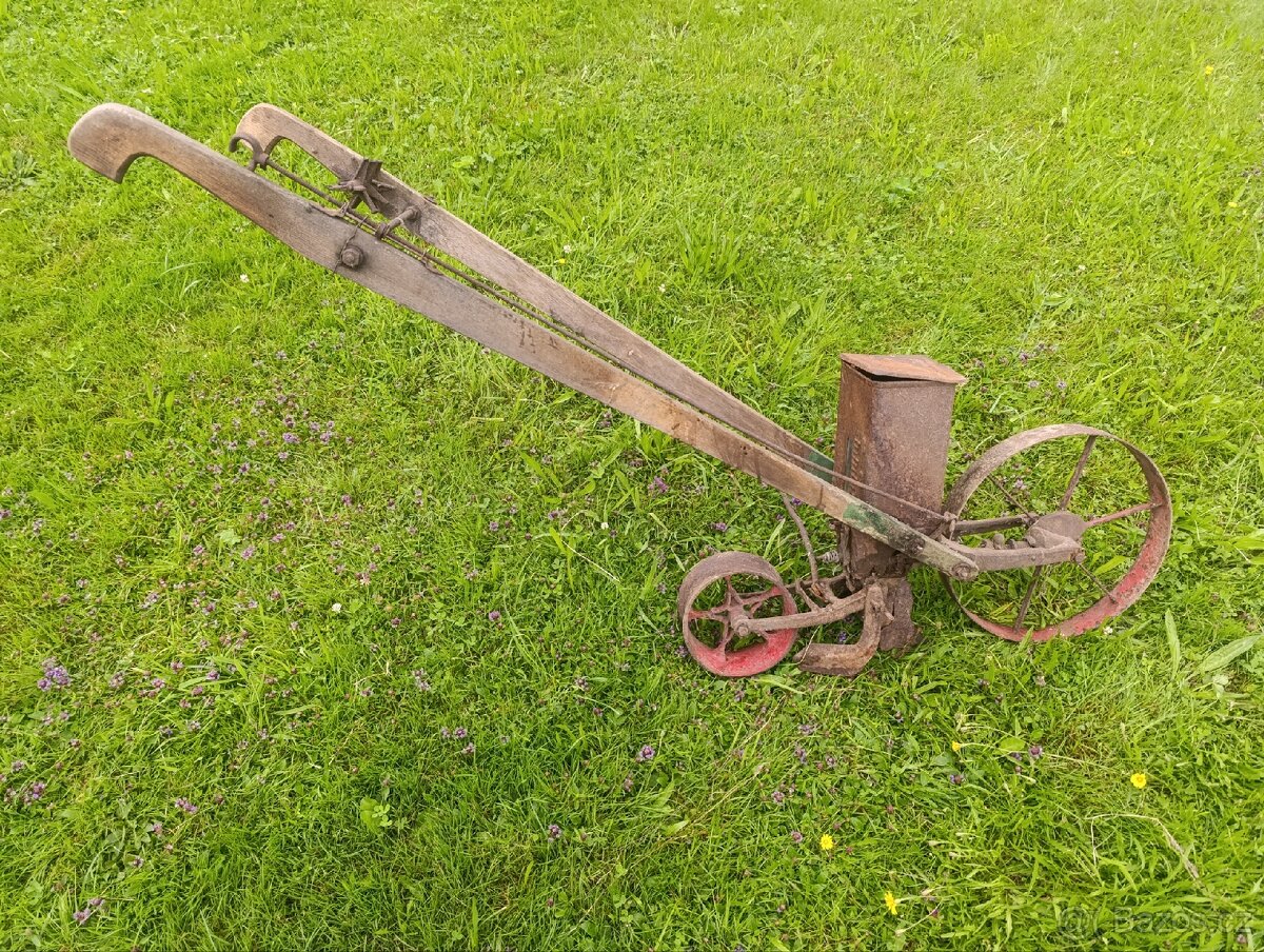 Starožitná ruční sečka