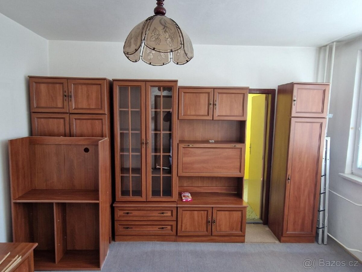 Velmi zachovalá obývací stěna