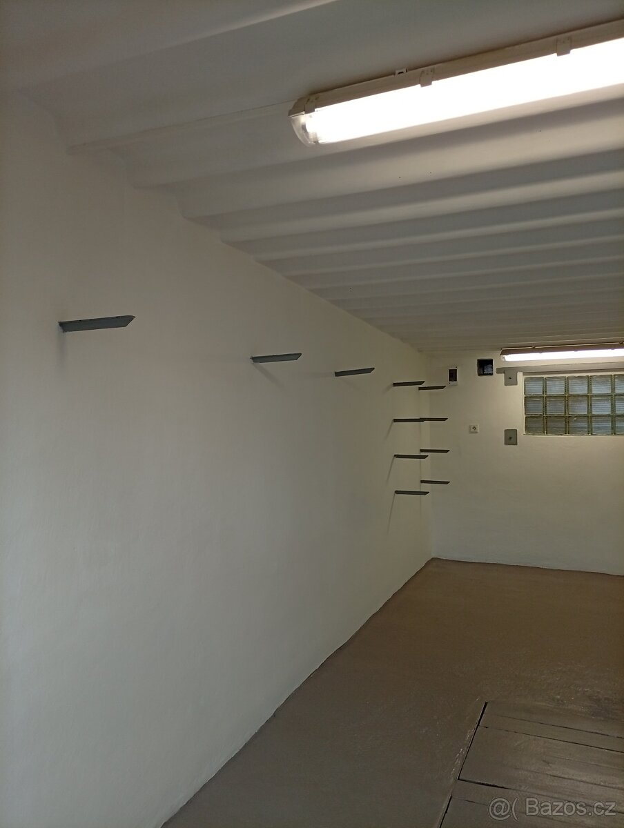 Pronájem garáž v Uh. Brodě u ČSAD