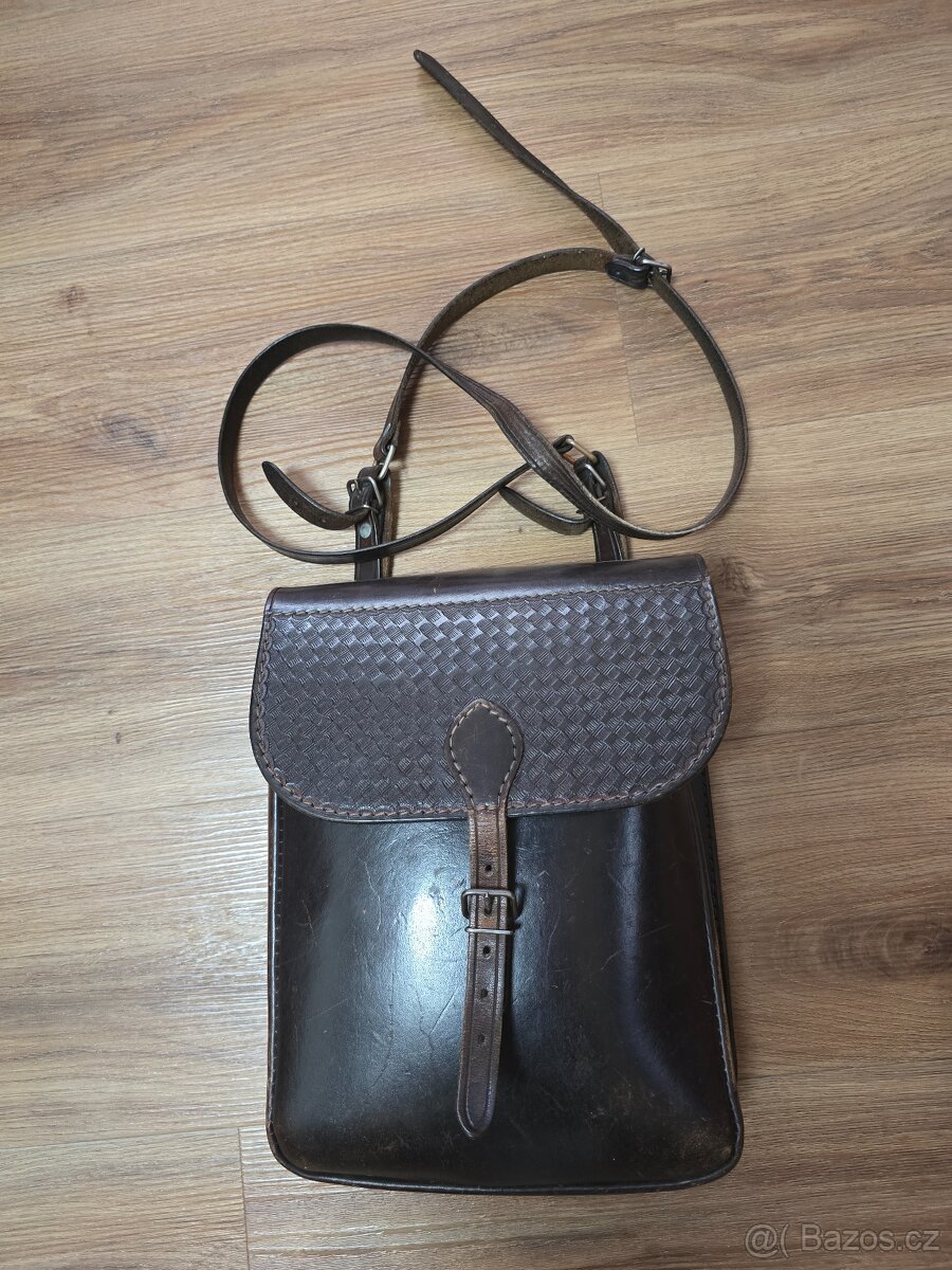 Lesnická,myslivecká kožená brašna zdobená