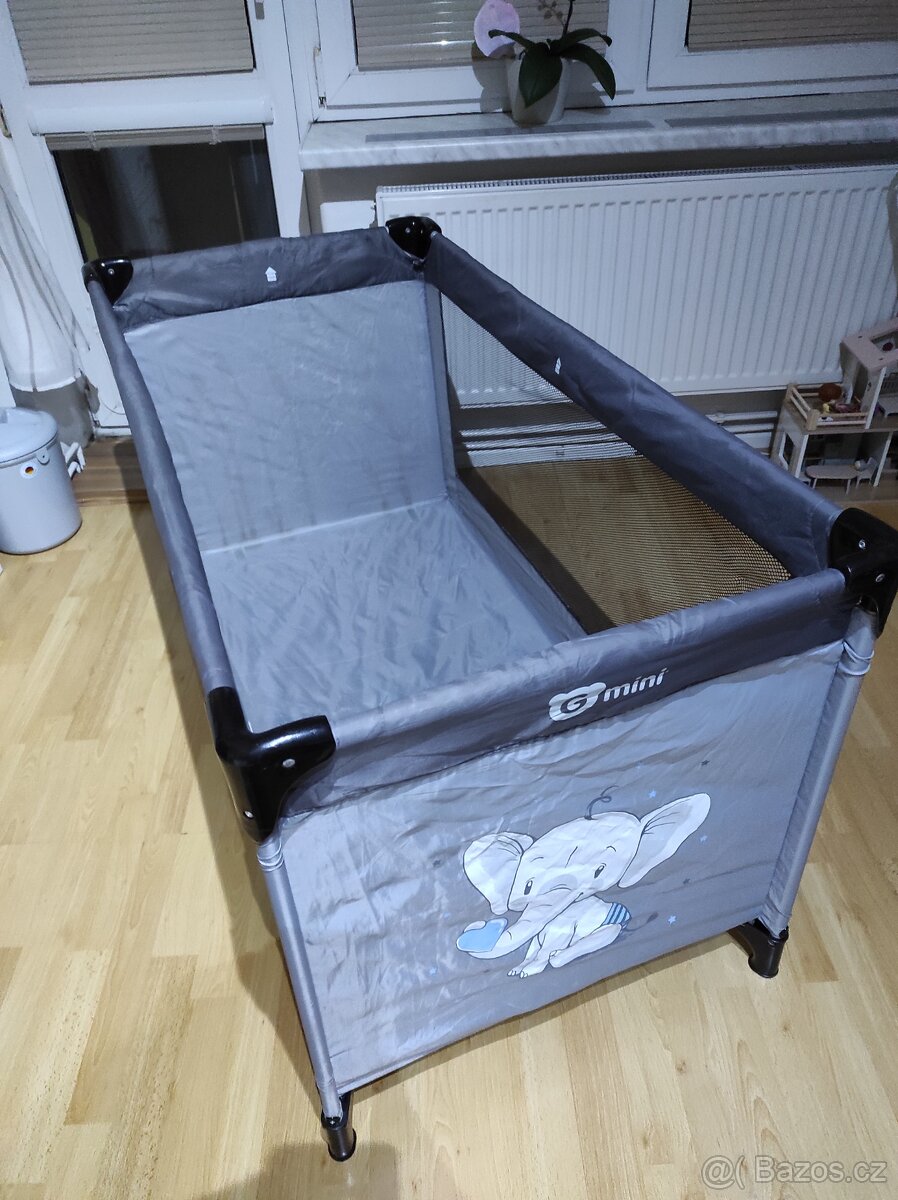 Cestovní postýlka