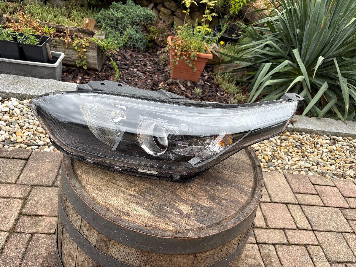 KIA CEED 2021- Levý přední světlomet