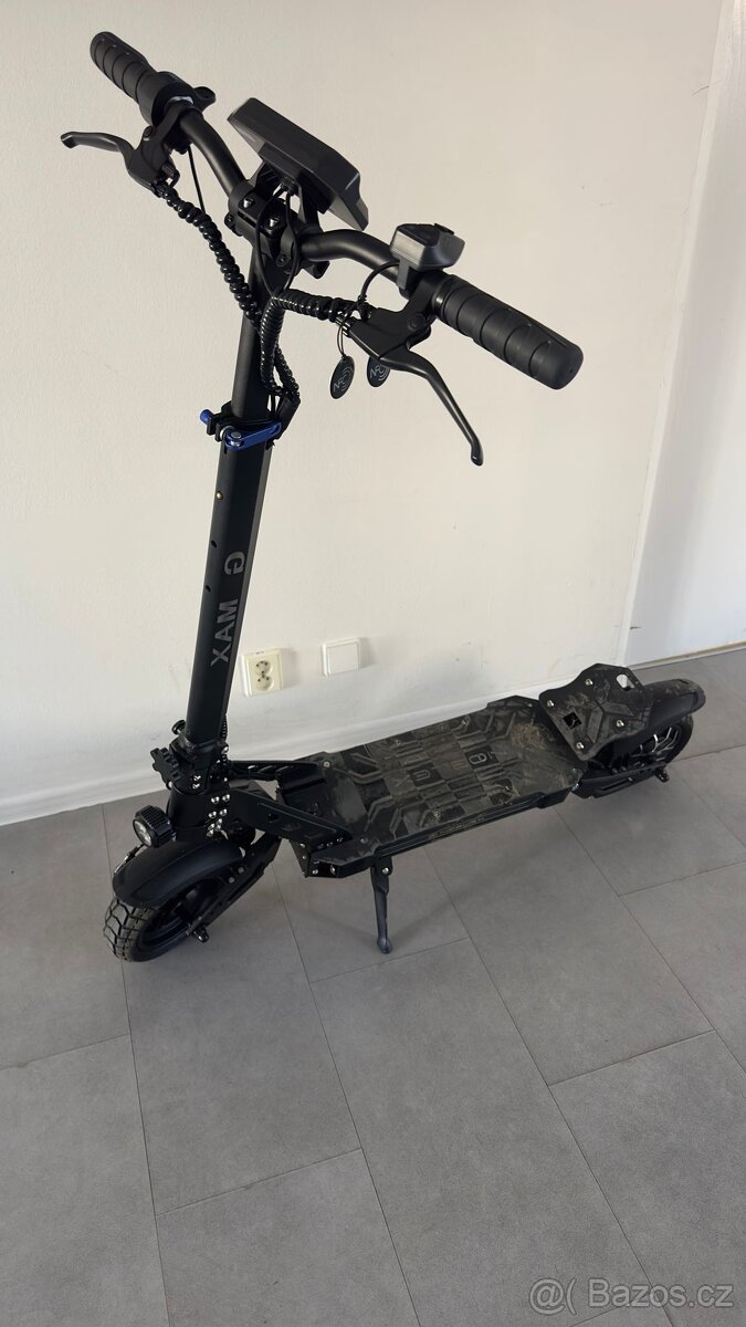 Elektrická koloběžka GMAX 1000