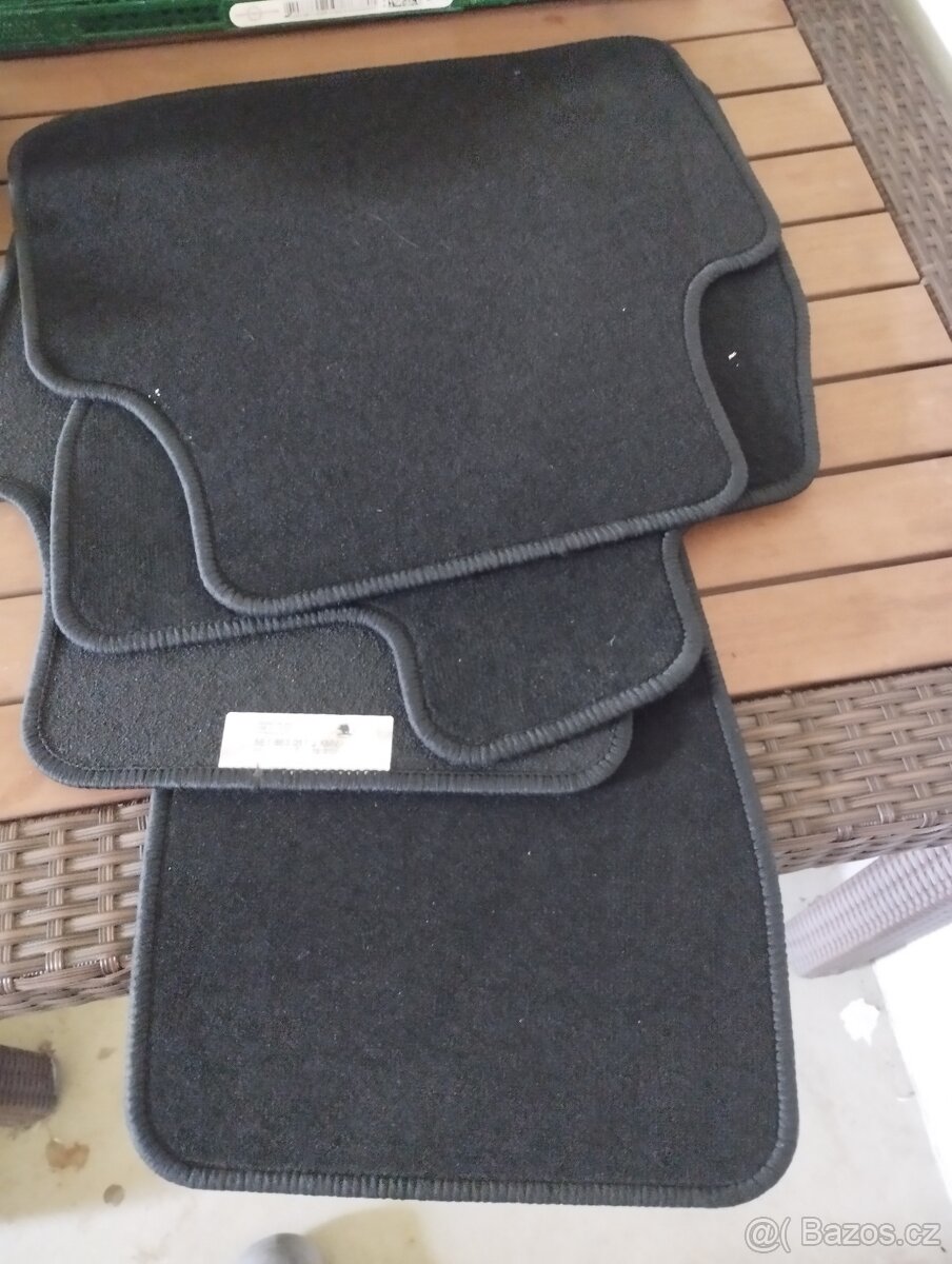 Nepoužité textilní koberečky do Škoda Octavia IV