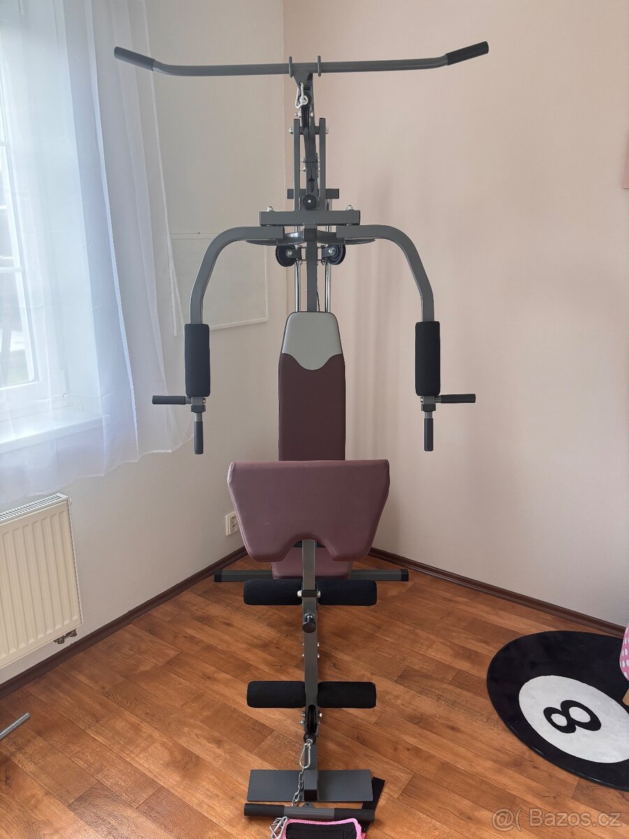 Posilovací stroj