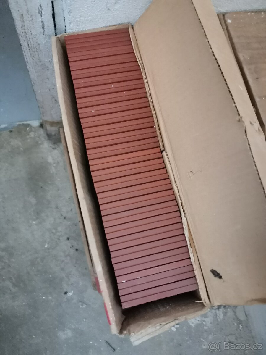 Prodam dlazbu 10x10 celkem 6m2