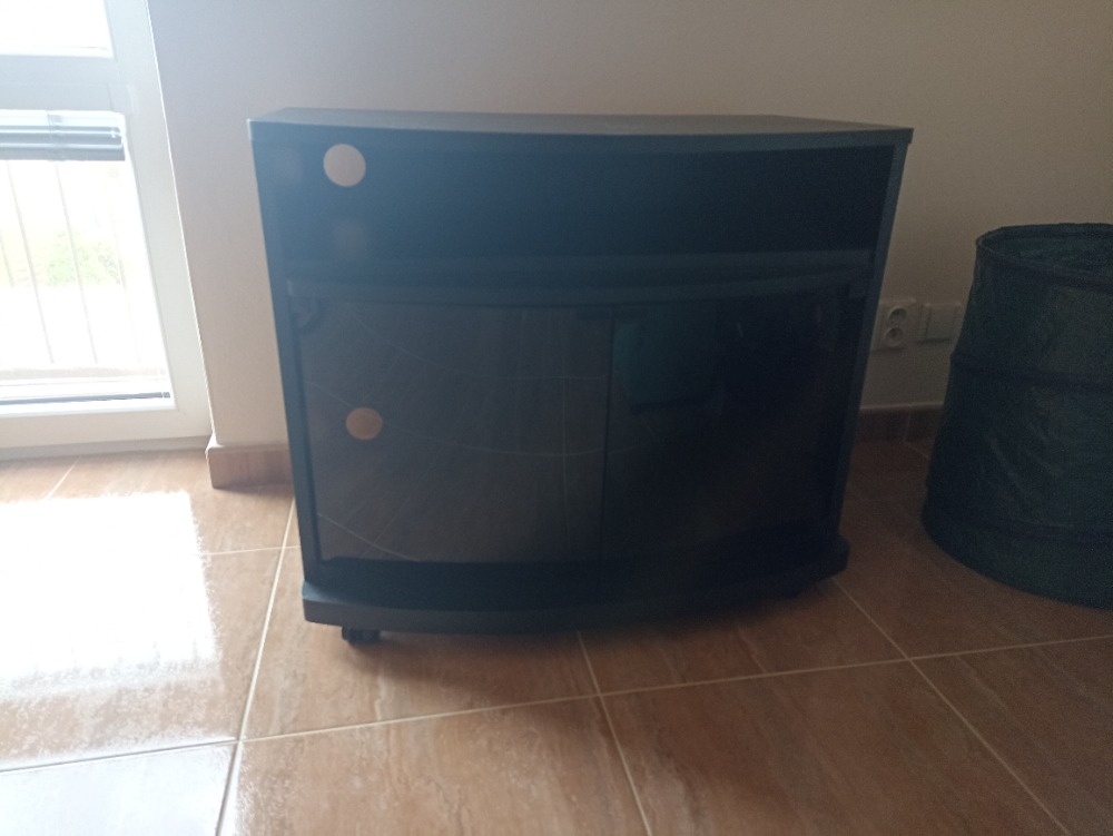 Stolek pod TV