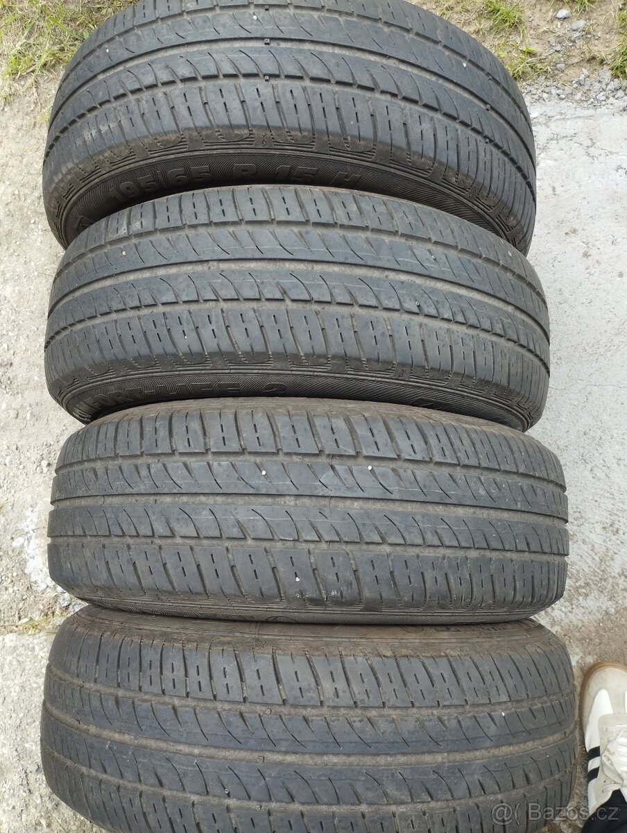 Pneu 195/65/15.Semperit