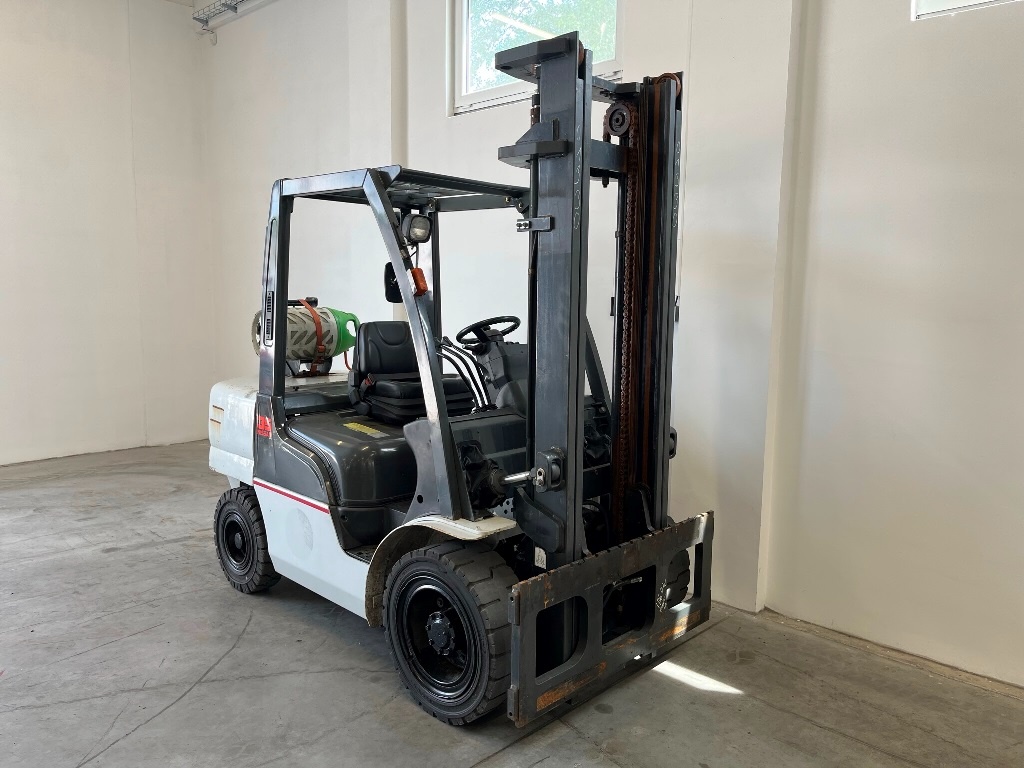NISSAN UGL02A35DE vysokozdvižný vozík (01330)