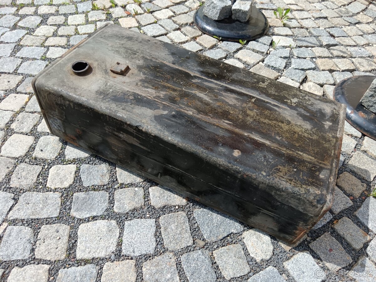 Palivová nádrž Praga RN