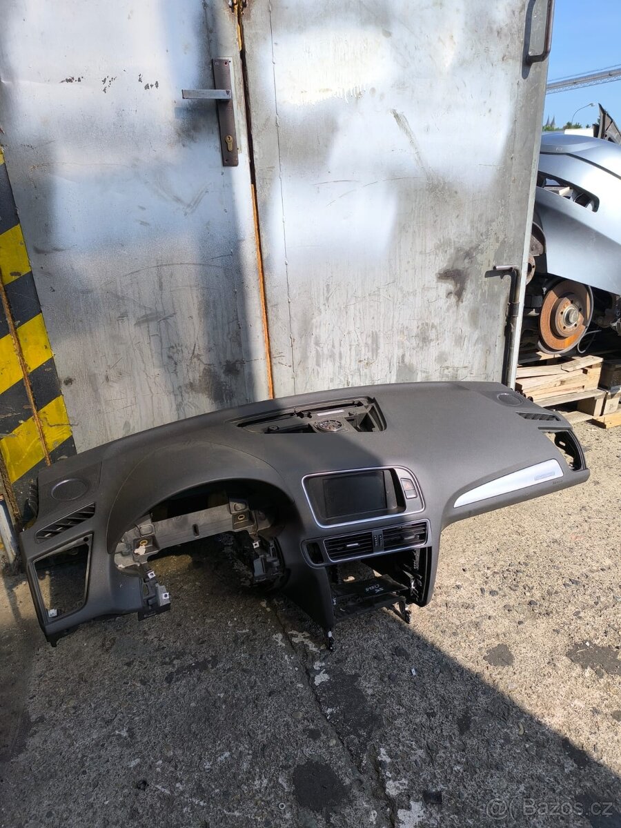 Palubní deska AUDI Q5