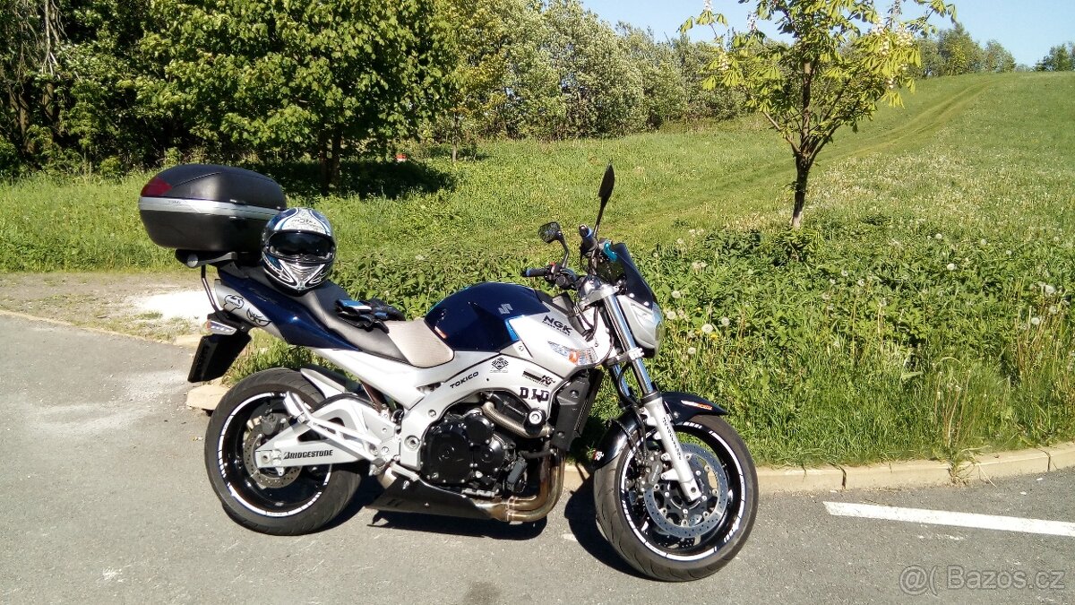 SUZUKI GSR 600