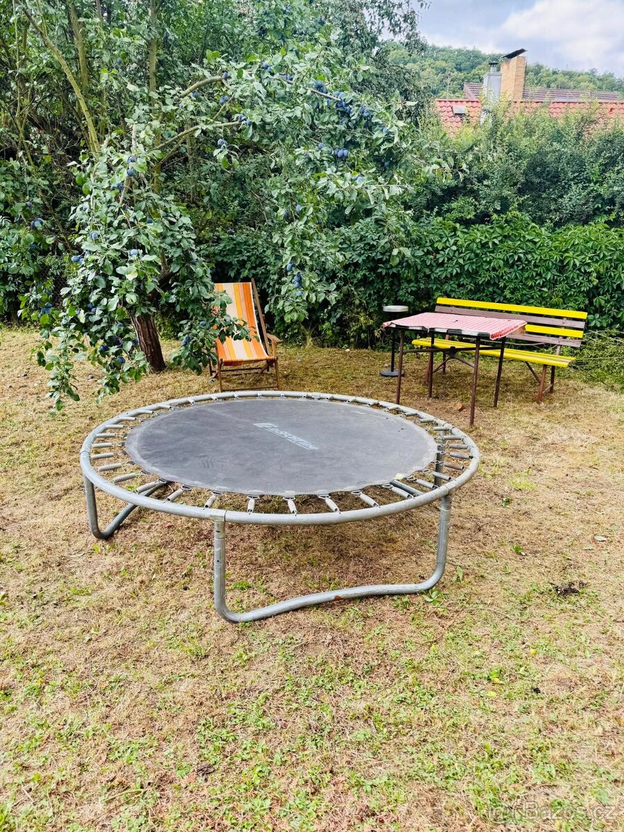 Trampolína
