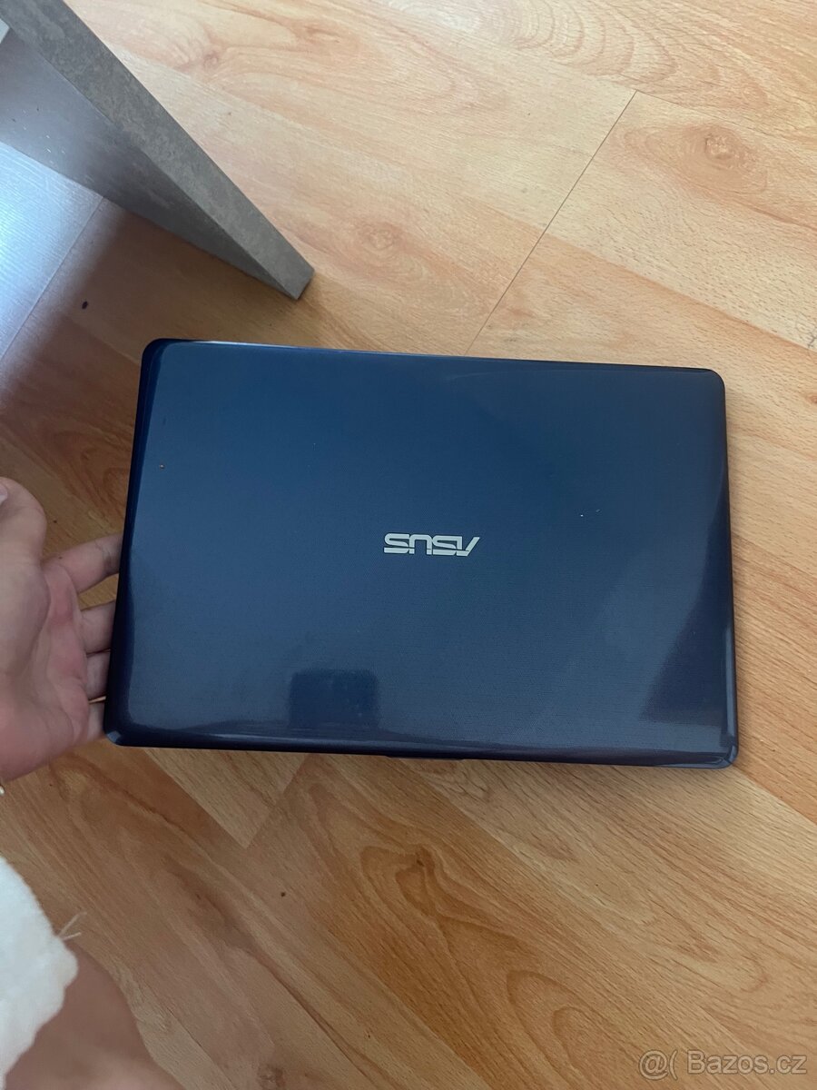Asus VivoBook E12