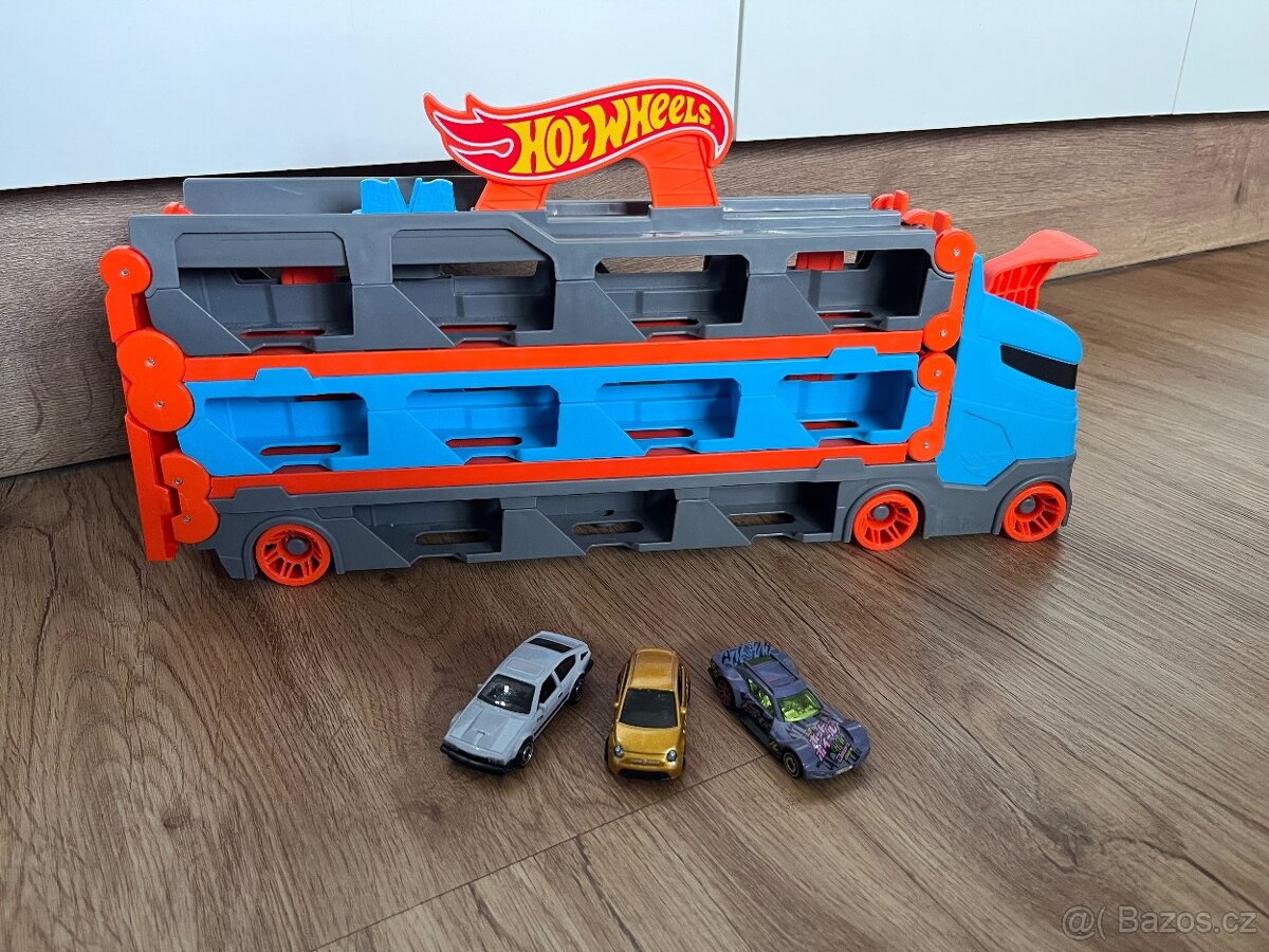 Hot Wheels Nadupaný tahač