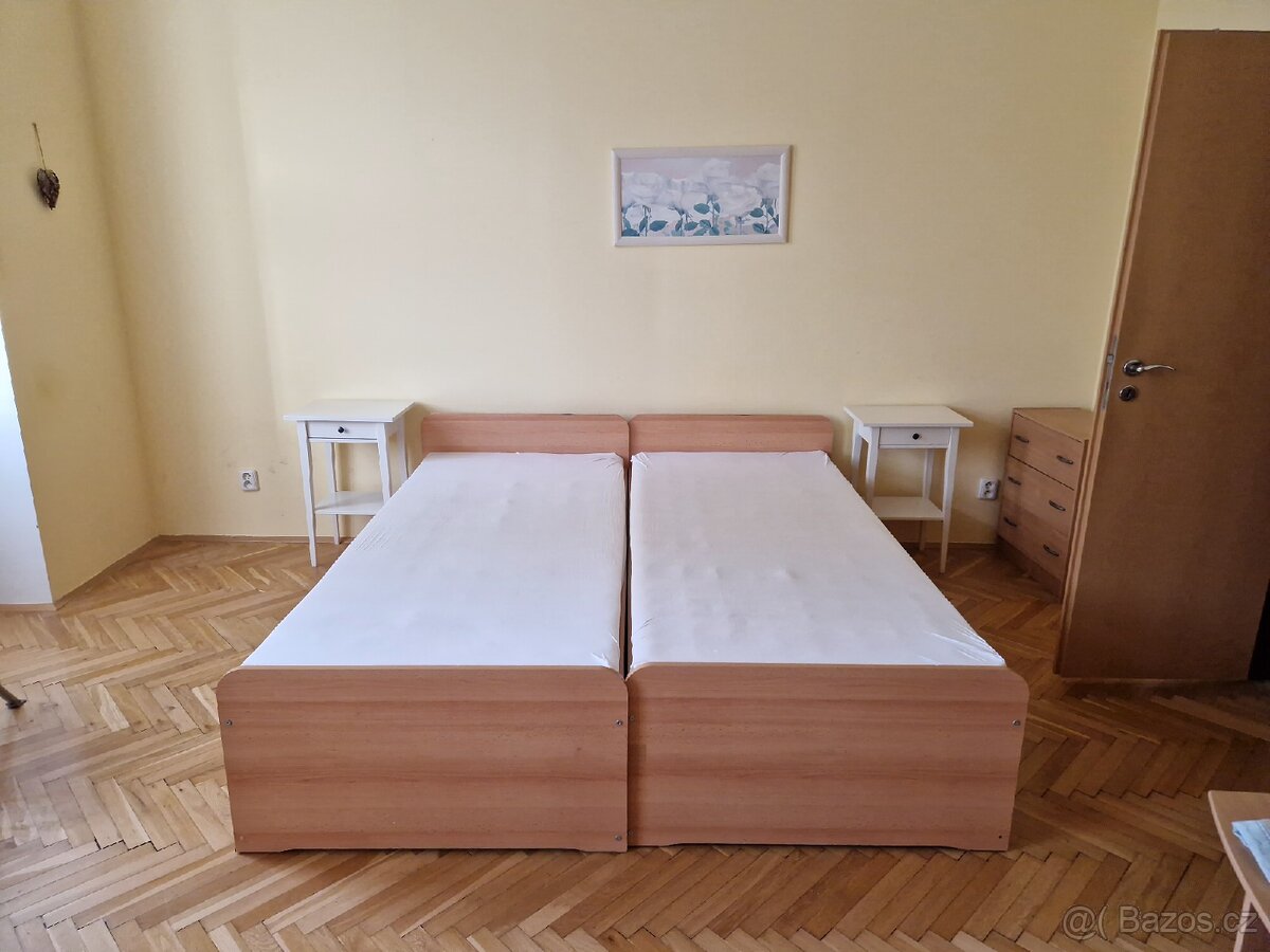 2 postele s úložnými prostory
