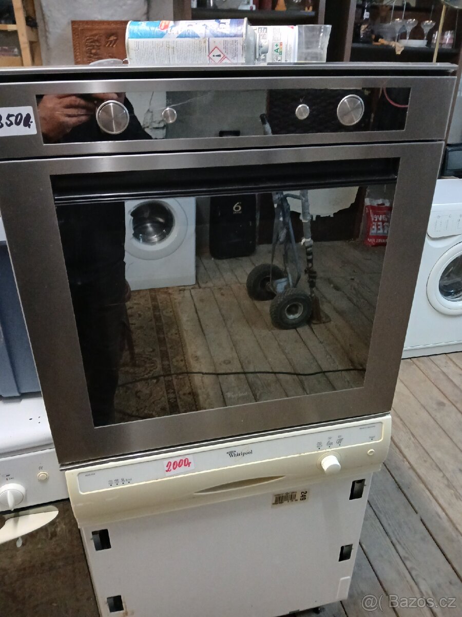 Vestavná trouba Whirpool