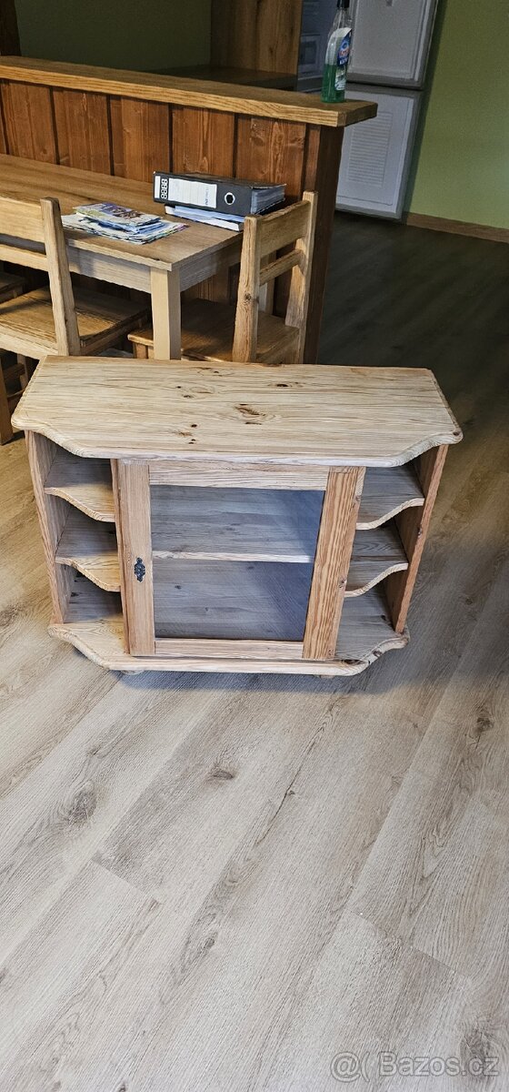 Prodám dřevěnou skříňku