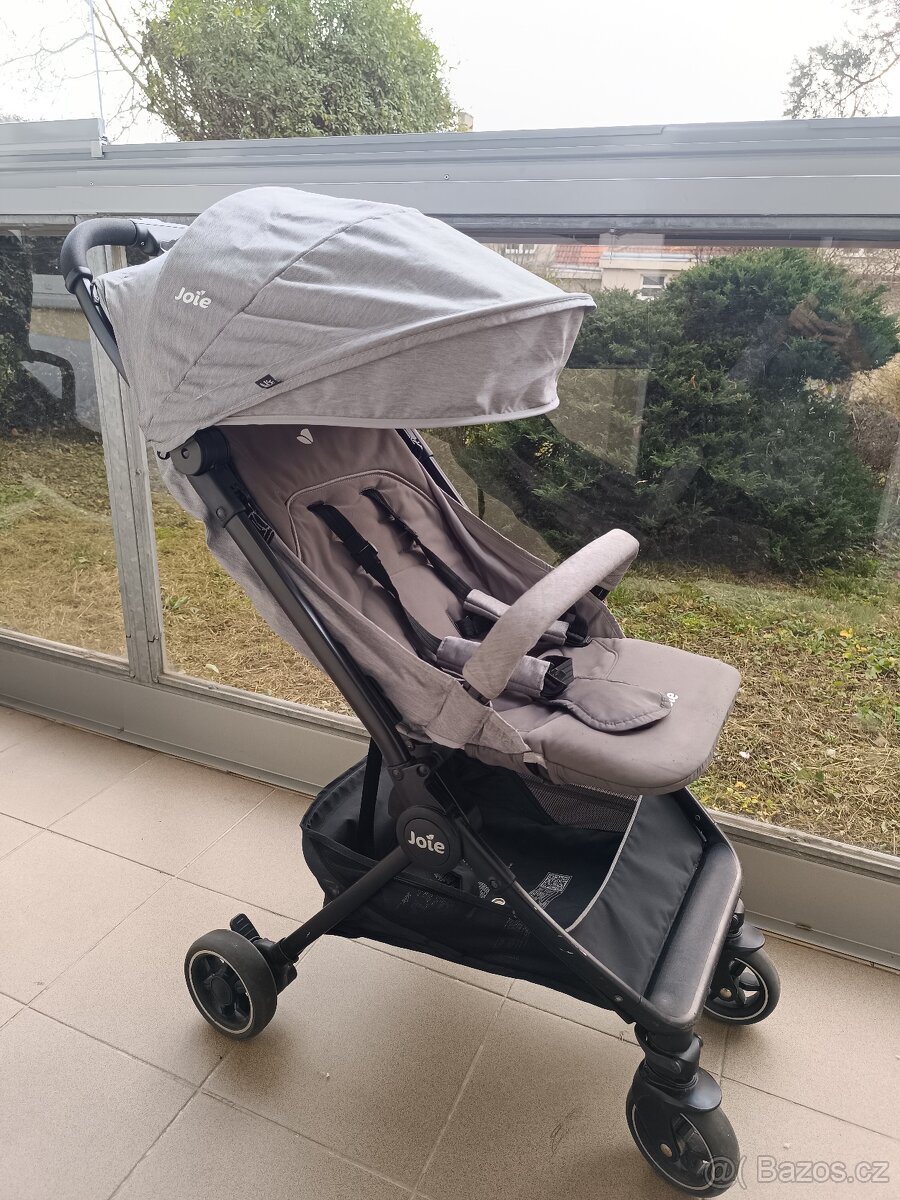 Cestovní kočárek Joie