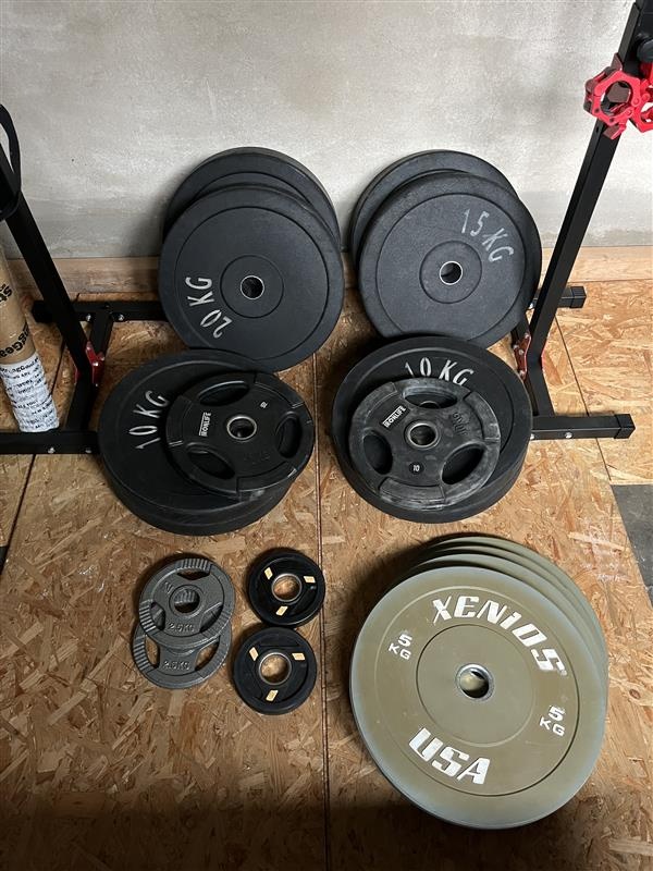 Vybavení na silový trénink - osa, kotouče, lavice atd.