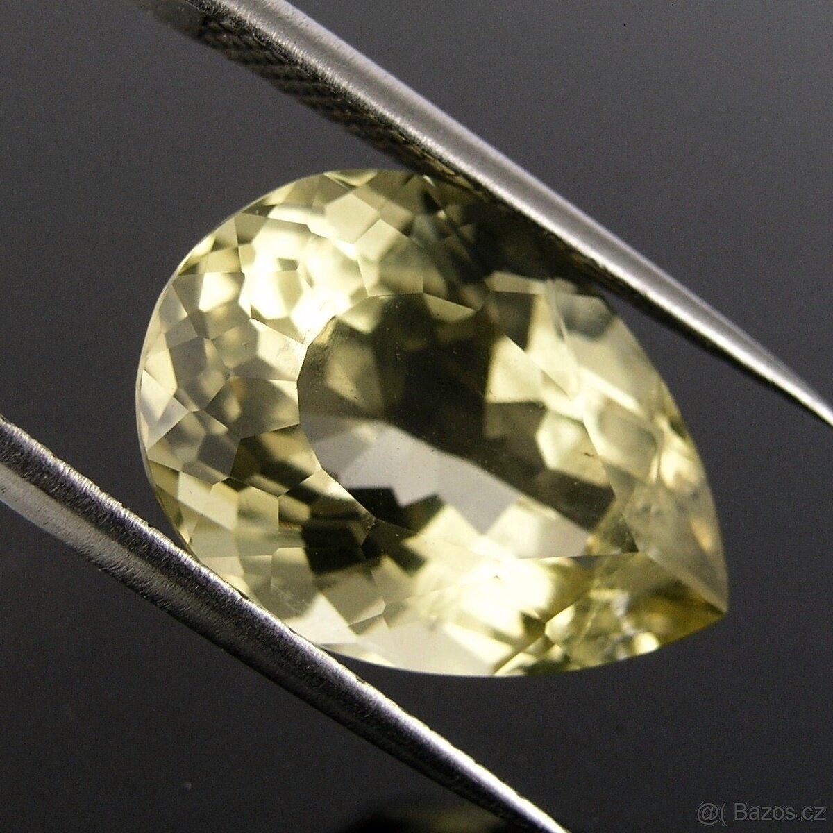 Křišťál-Křemen- kapka, modif. bril. - 9,39 ct.