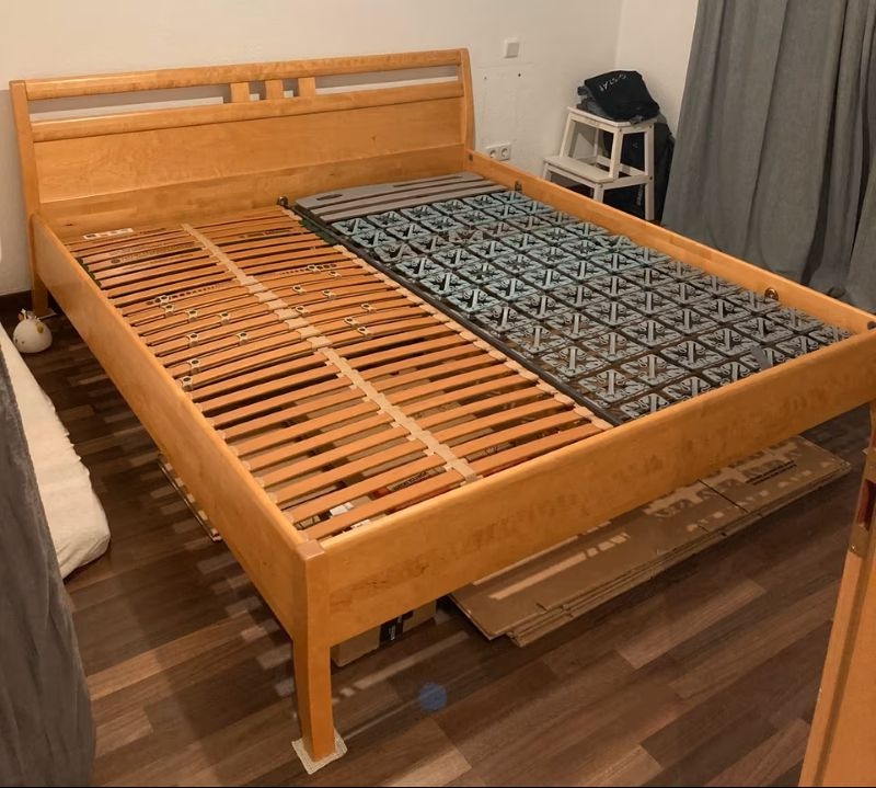 Manželská postel 180x200 včetně roštů, masivní