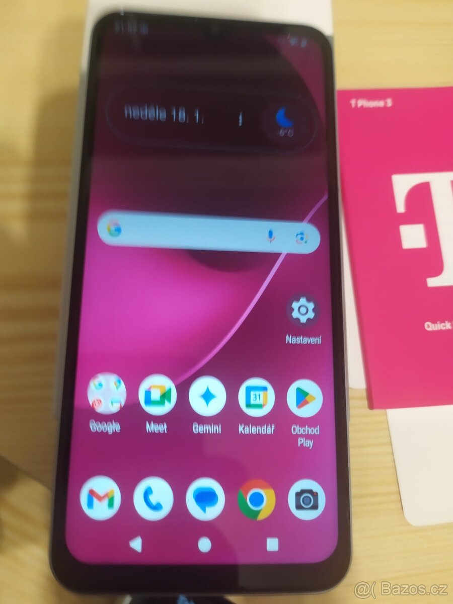 T Phone 3 rozbalený