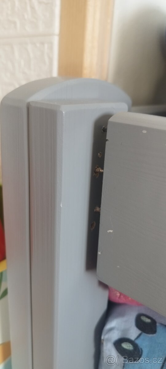 Prodám postel i s rosty