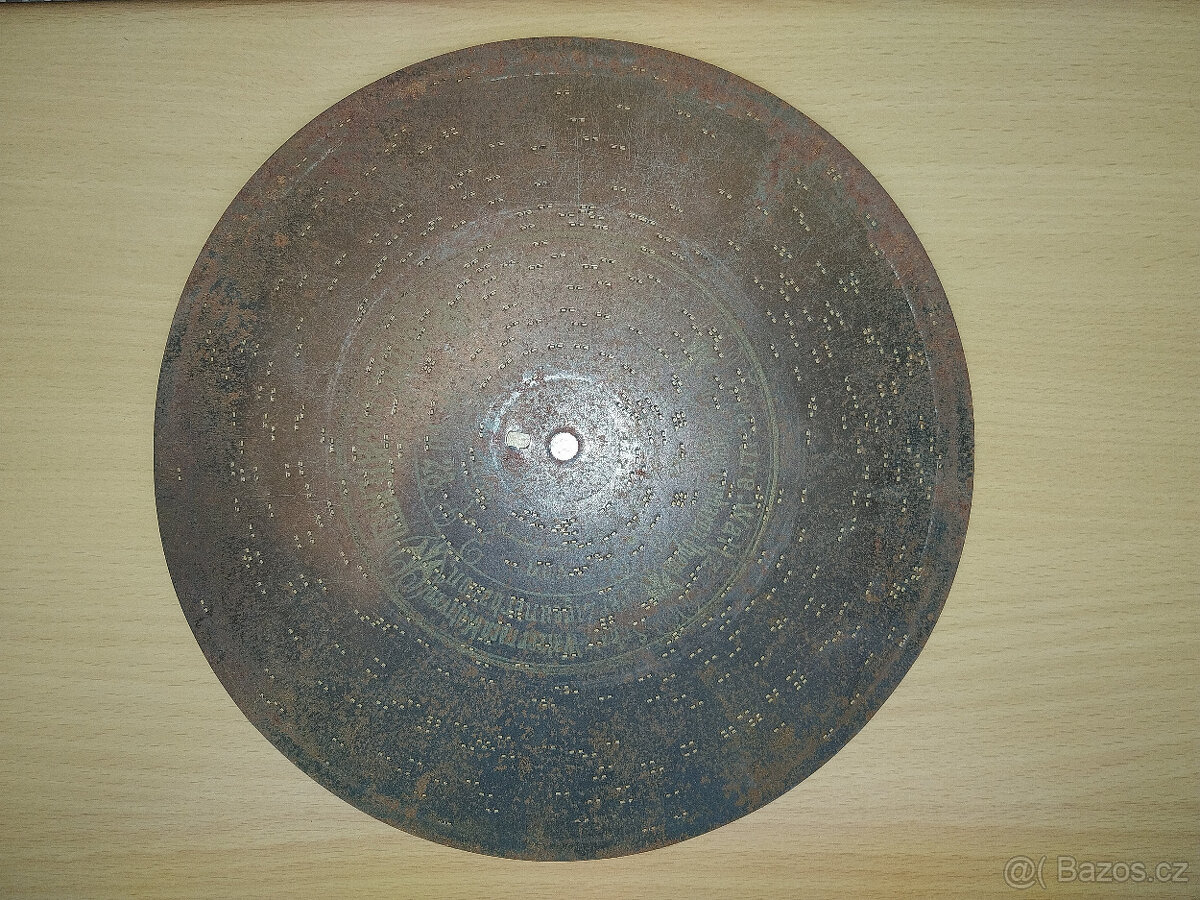 Kovové desky do polyfonu.