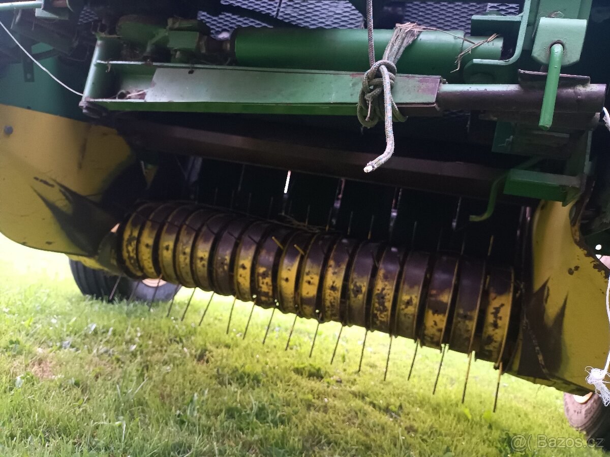 Svinovací lis JOHN DEERE 545