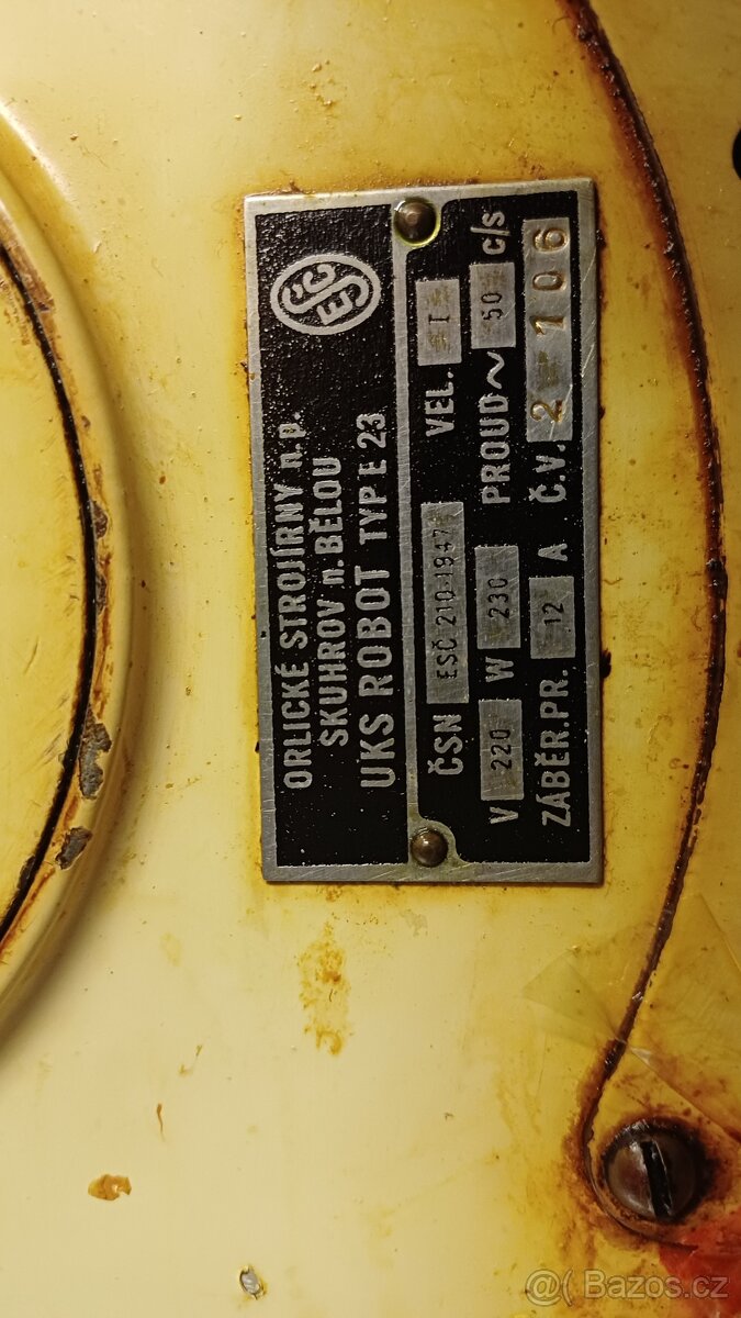 Kuchyňský robot UKS E23