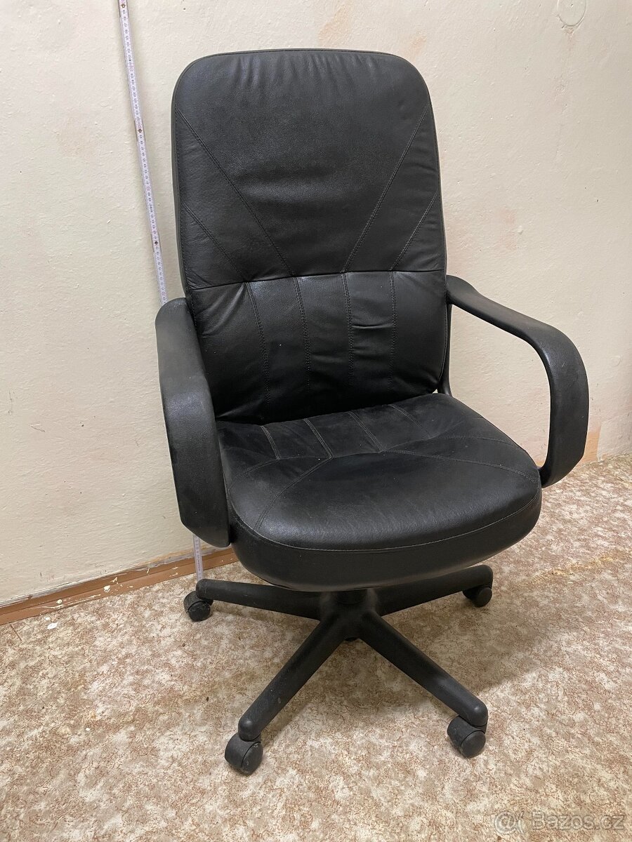 Ředitelská koženková židle
