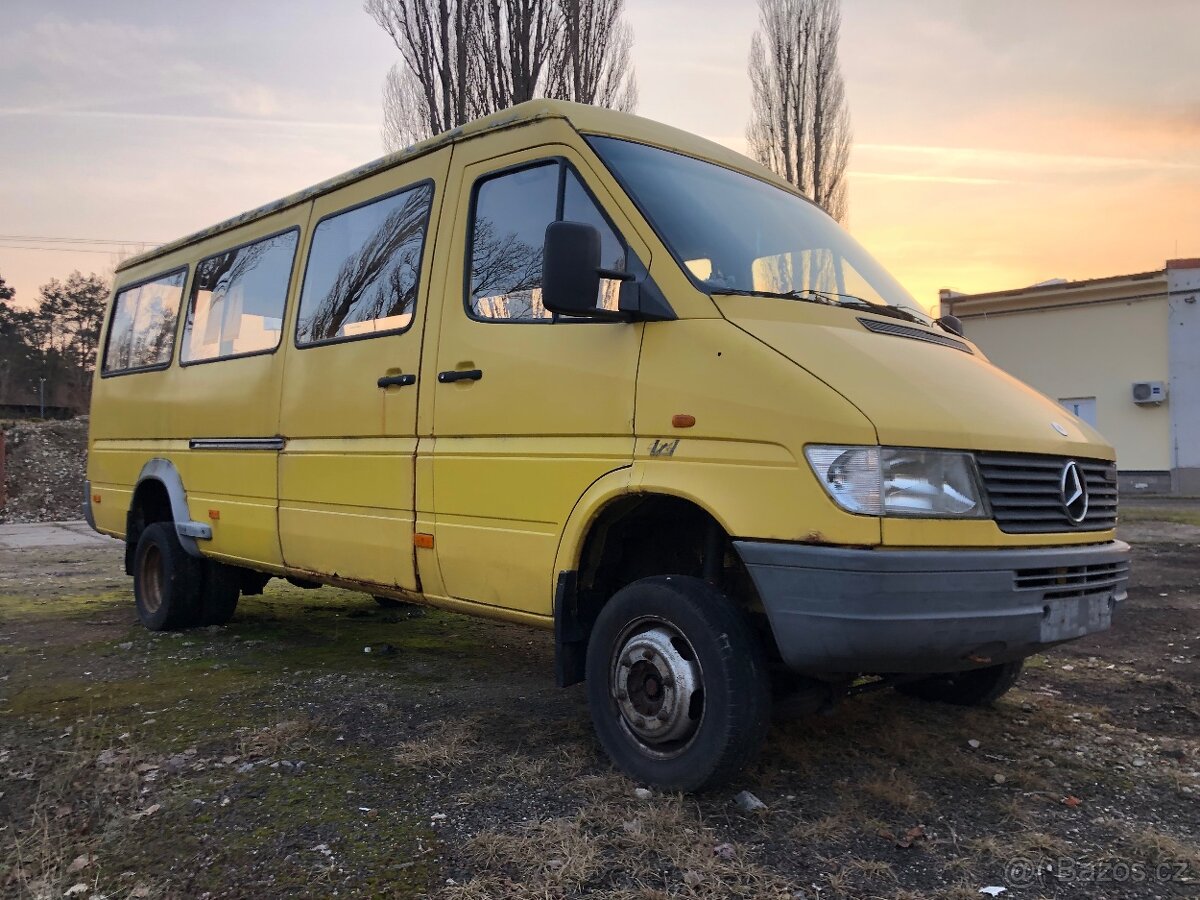 Mercedes Benz 412D 4x4  celek na Dily rok 99