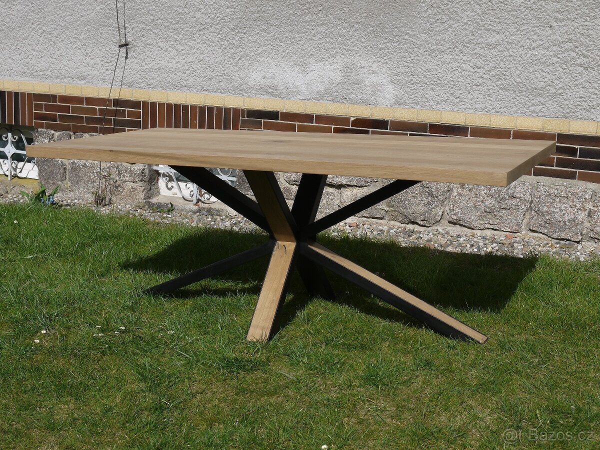 Jídelní stůl v dubovém provedení - Ovada 250 cm