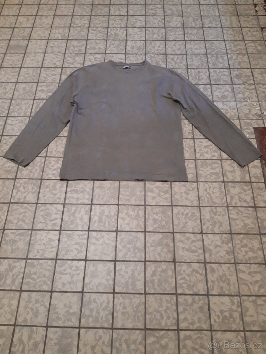 Šedé tričko s dlouhým rukávem