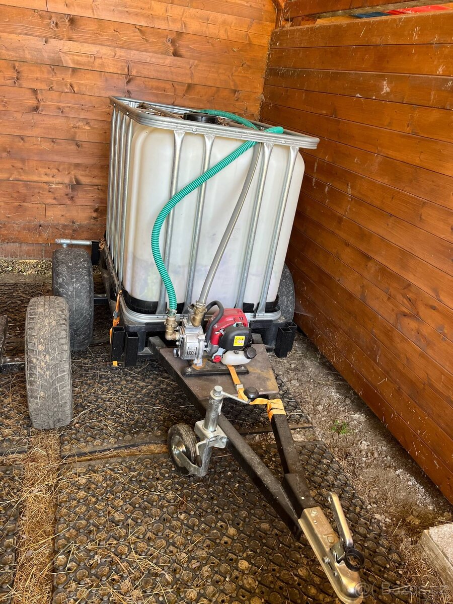 Zavlažovací vozík 600l