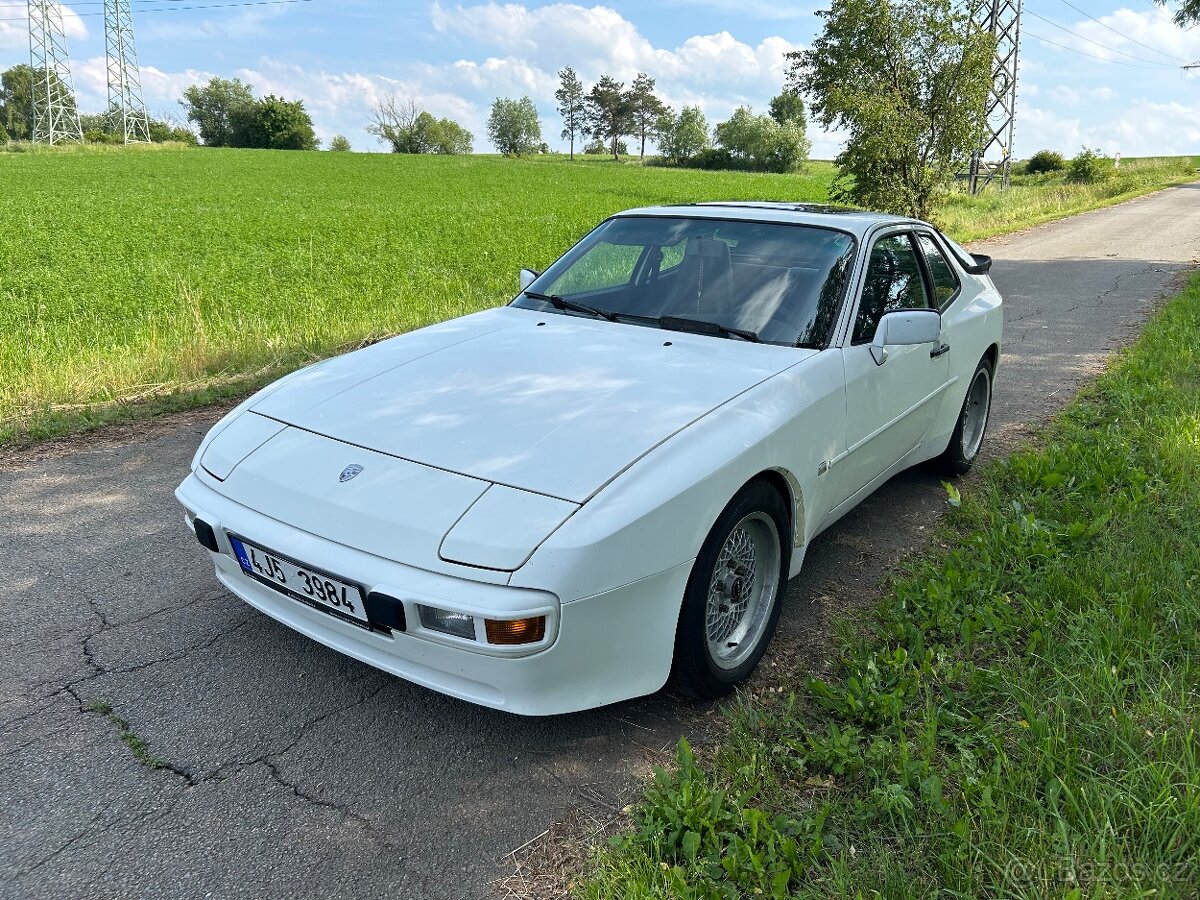 Porsche 944