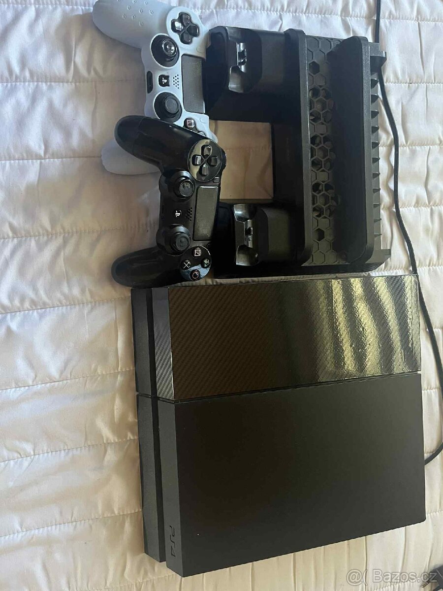 PlayStation 4, dokovací stanice s větrákem. 1 TB