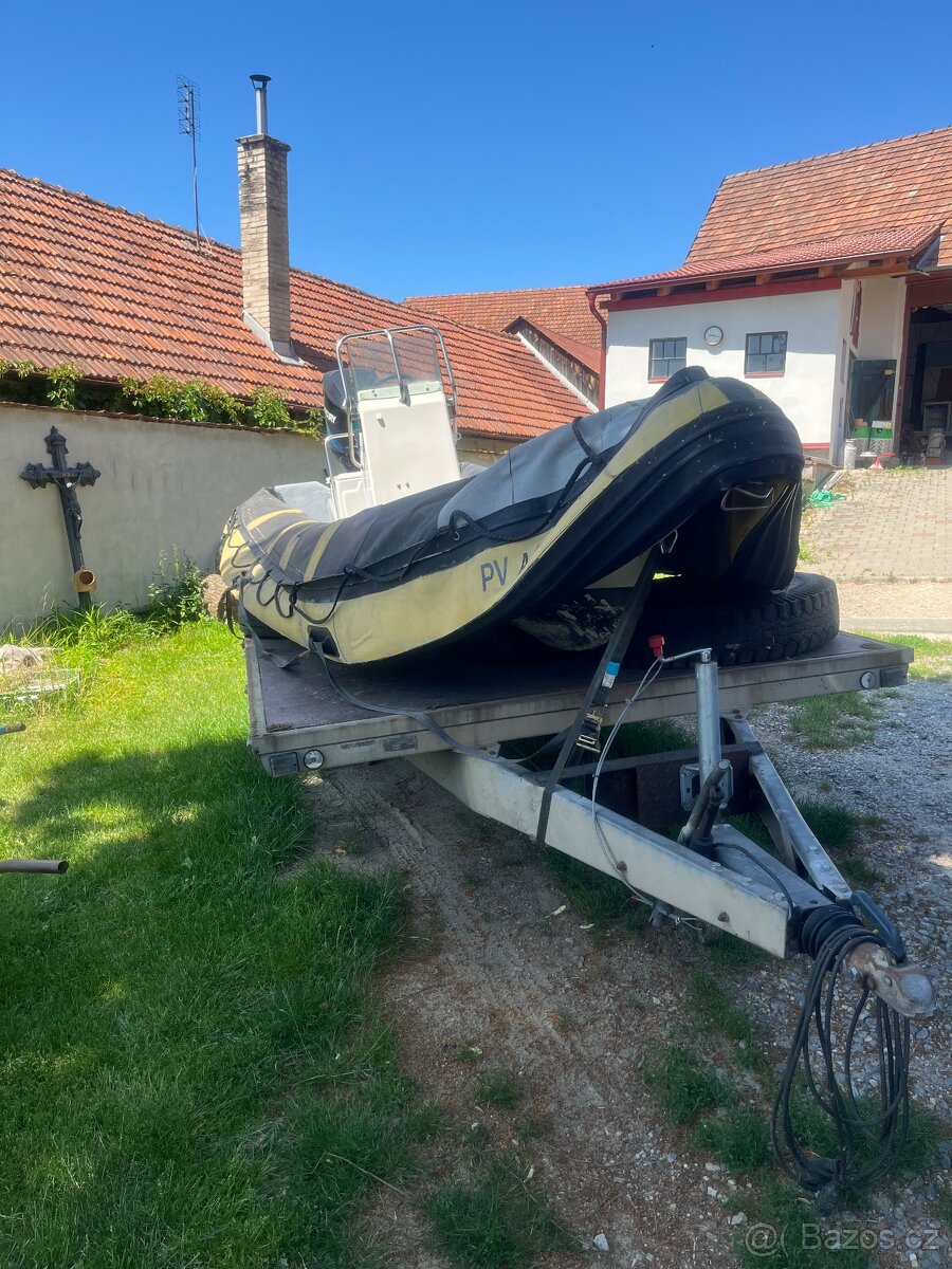 Gumový člun