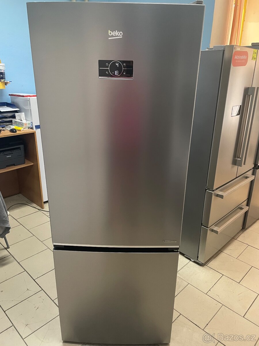 Nepoužitá širší lednice Beko B5RCNE565HXP