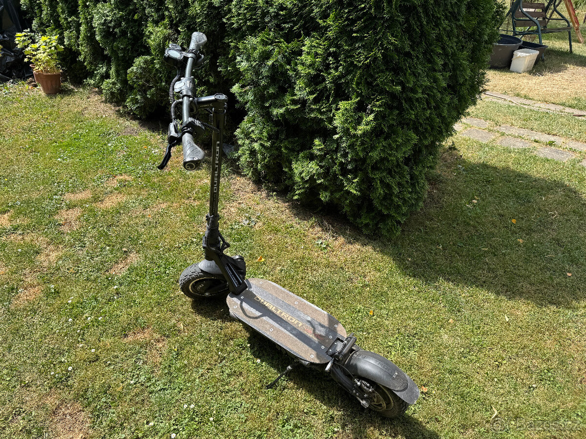 Elektrokoloběžka Dualtron Victor Pro